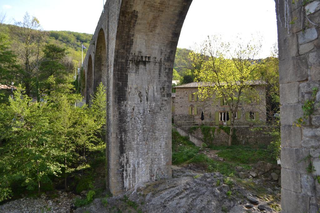 Maison Sous Le Pont Bed and Breakfast Meyras Exterior foto