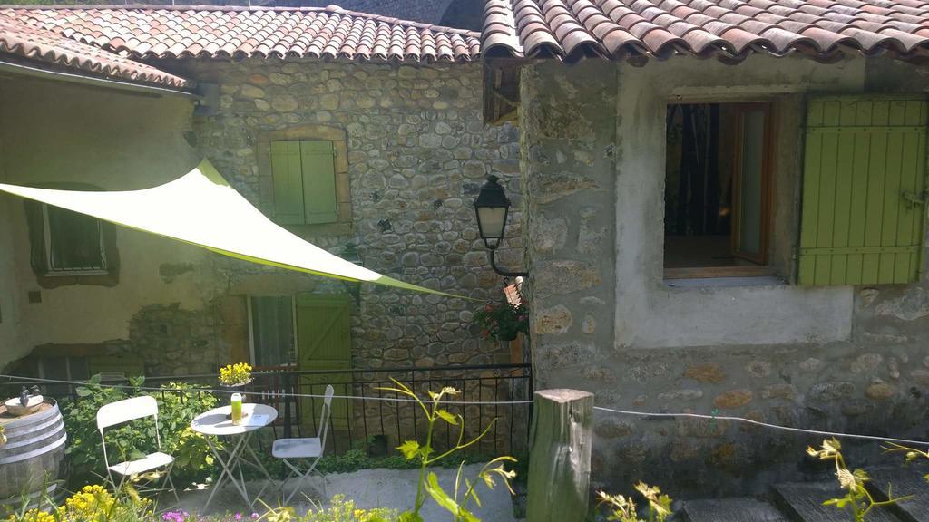 Maison Sous Le Pont Bed and Breakfast Meyras Exterior foto